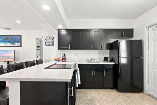 320 SW 10th Terrace, Hallandale Beach, FL 33009