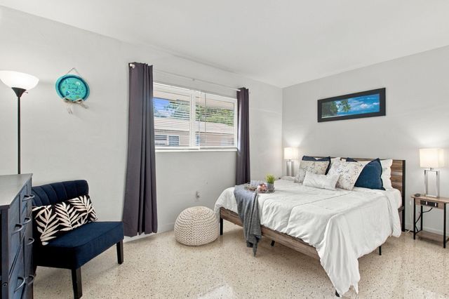 320 SW 10th Terrace, Hallandale Beach, FL 33009