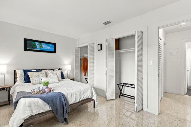 320 SW 10th Terrace, Hallandale Beach, FL 33009