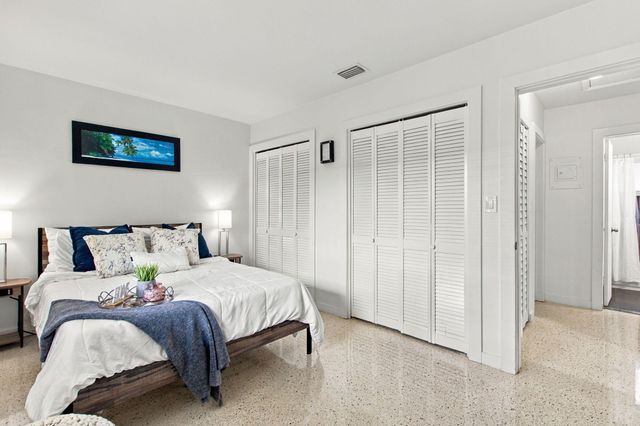 320 SW 10th Terrace, Hallandale Beach, FL 33009