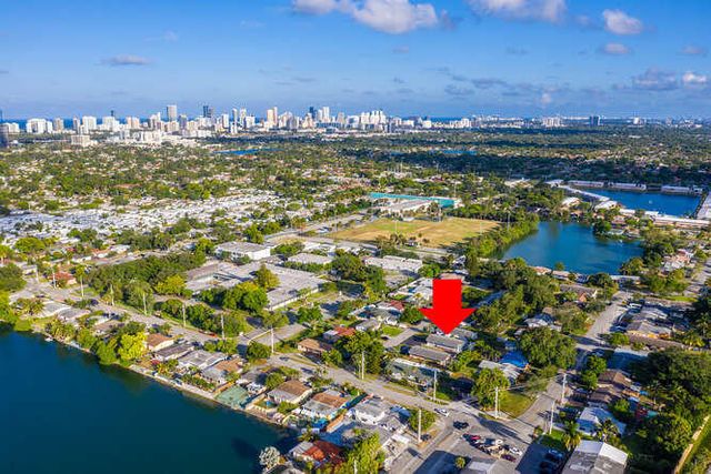 320 SW 10th Terrace, Hallandale Beach, FL 33009