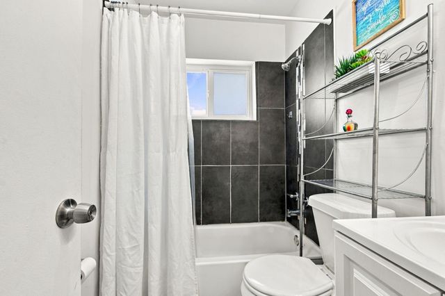 320 SW 10th Terrace, Hallandale Beach, FL 33009