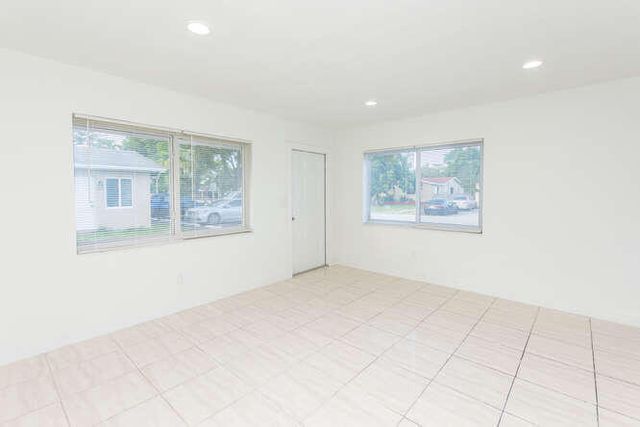 320 SW 10th Terrace, Hallandale Beach, FL 33009