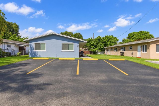 320 SW 10th Terrace, Hallandale Beach, FL 33009