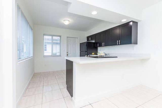 320 SW 10th Terrace, Hallandale Beach, FL 33009