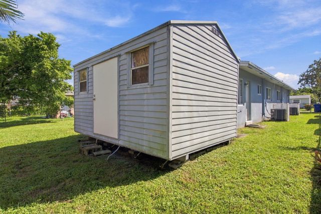 320 SW 10th Terrace, Hallandale Beach, FL 33009