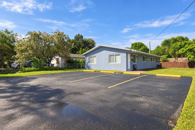 320 SW 10th Terrace, Hallandale Beach, FL 33009