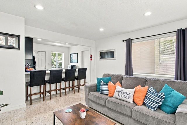 320 SW 10th Terrace, Hallandale Beach, FL 33009