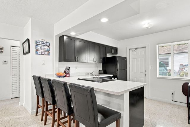 320 SW 10th Terrace, Hallandale Beach, FL 33009