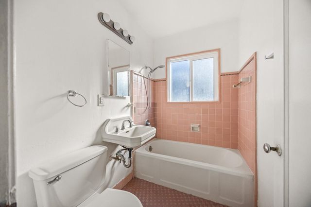 6320 Shattuck Ave, Oakland, CA 94609