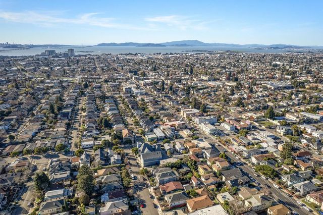 6320 Shattuck Ave, Oakland, CA 94609