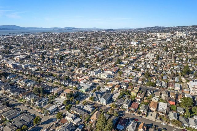 6320 Shattuck Ave, Oakland, CA 94609