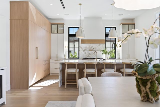 2442 Bay Circle, Palm Beach Gardens, FL 33410