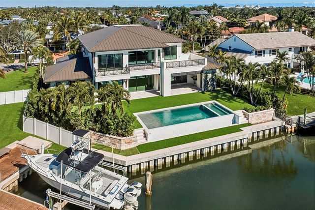 2442 Bay Circle, Palm Beach Gardens, FL 33410