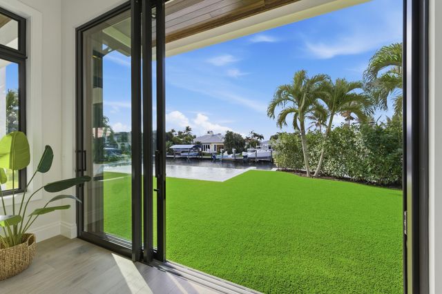 2442 Bay Circle, Palm Beach Gardens, FL 33410