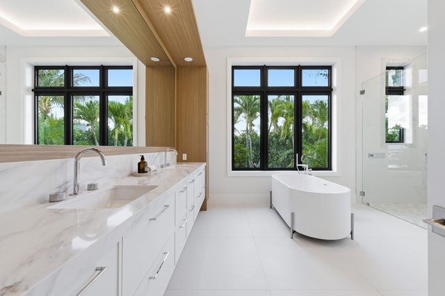 2442 Bay Circle, Palm Beach Gardens, FL 33410