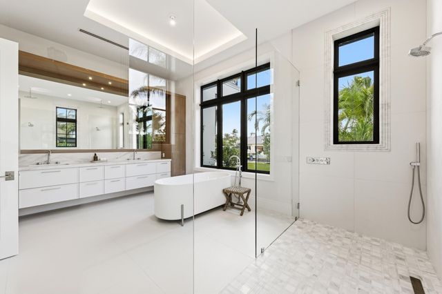 2442 Bay Circle, Palm Beach Gardens, FL 33410