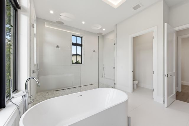 2442 Bay Circle, Palm Beach Gardens, FL 33410