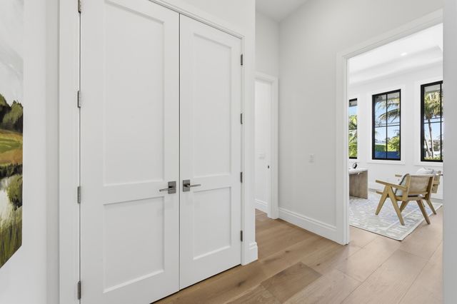 2442 Bay Circle, Palm Beach Gardens, FL 33410