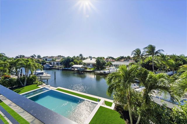 2442 Bay Circle, Palm Beach Gardens, FL 33410