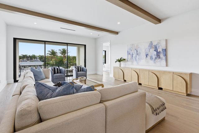 2442 Bay Circle, Palm Beach Gardens, FL 33410