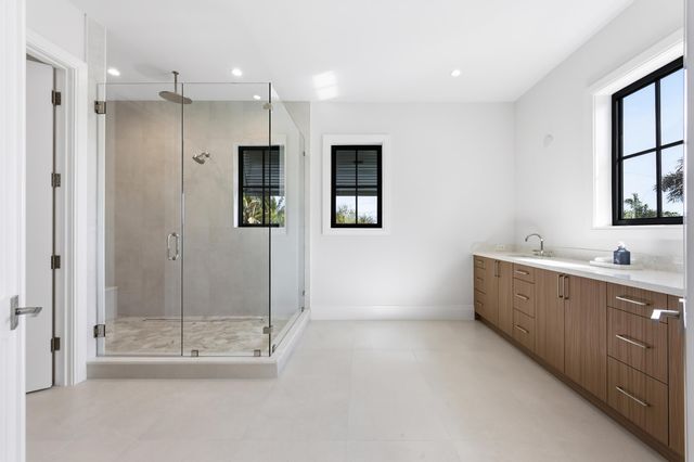 2442 Bay Circle, Palm Beach Gardens, FL 33410