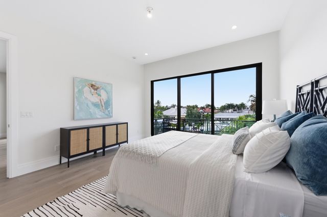 2442 Bay Circle, Palm Beach Gardens, FL 33410