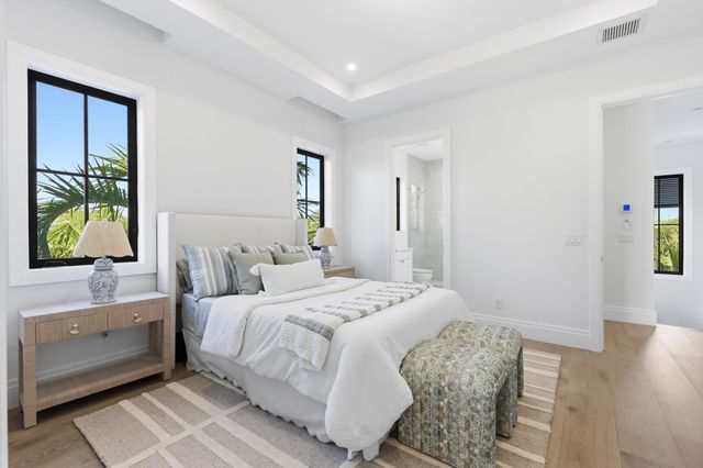 2442 Bay Circle, Palm Beach Gardens, FL 33410