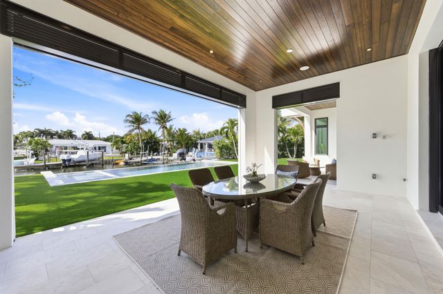 2442 Bay Circle, Palm Beach Gardens, FL 33410