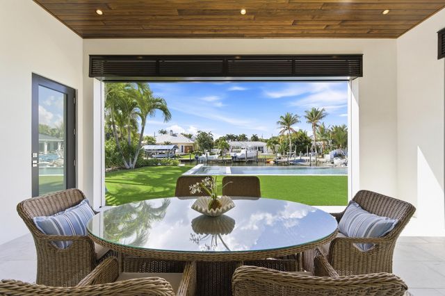 2442 Bay Circle, Palm Beach Gardens, FL 33410