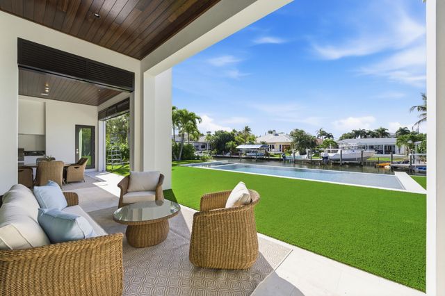 2442 Bay Circle, Palm Beach Gardens, FL 33410