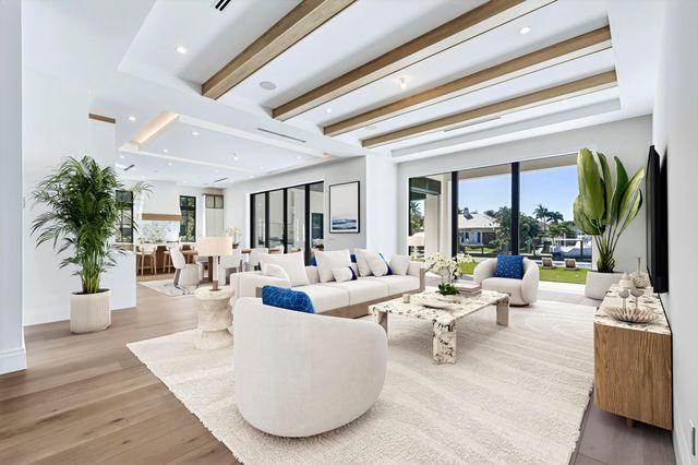 2442 Bay Circle, Palm Beach Gardens, FL 33410