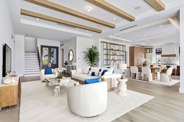 2442 Bay Circle, Palm Beach Gardens, FL 33410