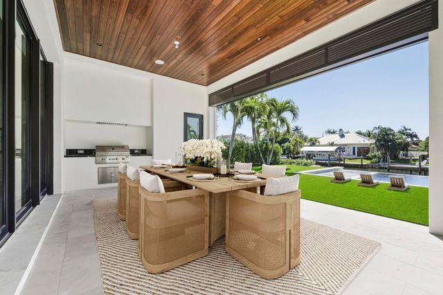 2442 Bay Circle, Palm Beach Gardens, FL 33410