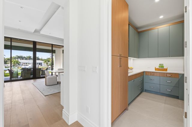 2442 Bay Circle, Palm Beach Gardens, FL 33410