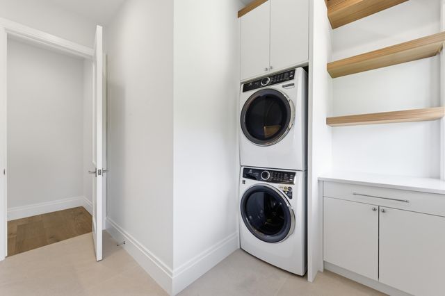 2442 Bay Circle, Palm Beach Gardens, FL 33410