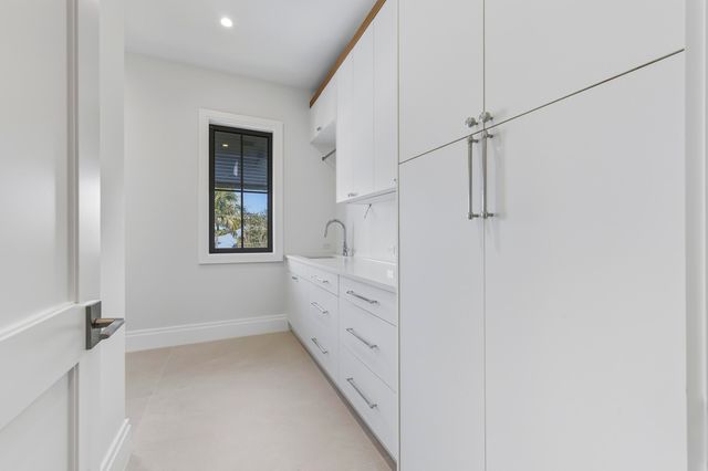 2442 Bay Circle, Palm Beach Gardens, FL 33410