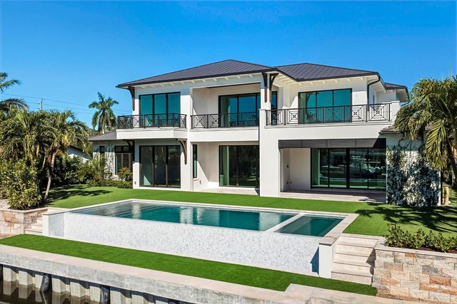 2442 Bay Circle, Palm Beach Gardens, FL 33410