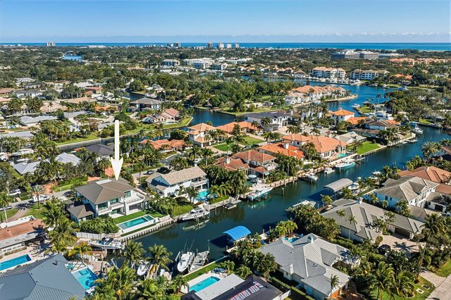 2442 Bay Circle, Palm Beach Gardens, FL 33410