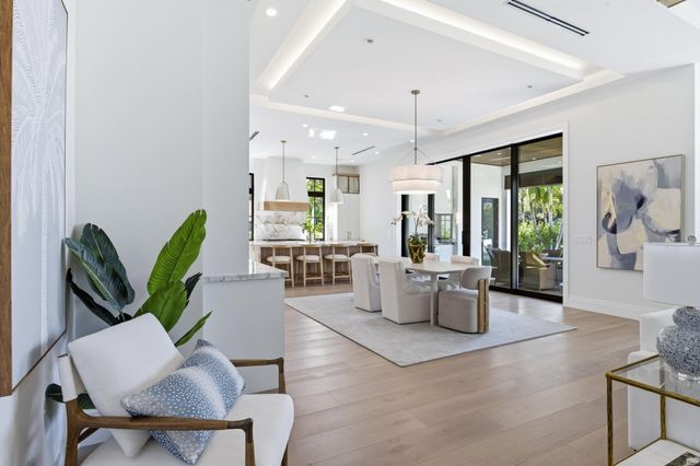 2442 Bay Circle, Palm Beach Gardens, FL 33410