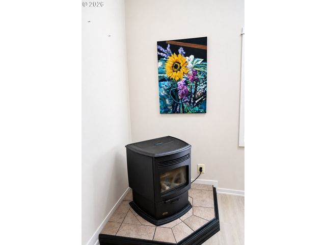 27777 SNYDER Rd, Junction City, OR 97448