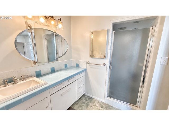 27777 SNYDER Rd, Junction City, OR 97448