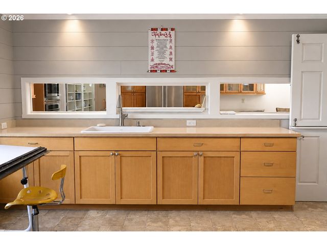 27777 SNYDER Rd, Junction City, OR 97448