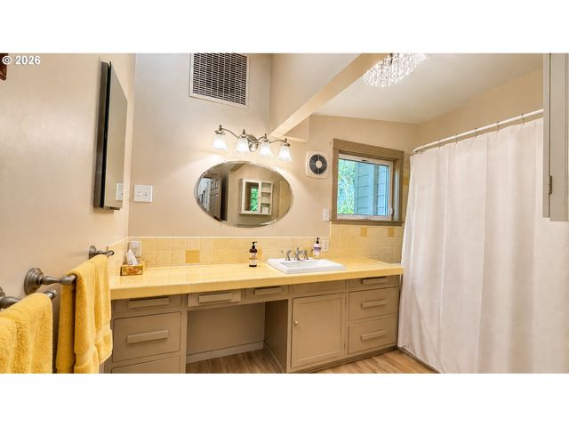 27777 SNYDER Rd, Junction City, OR 97448