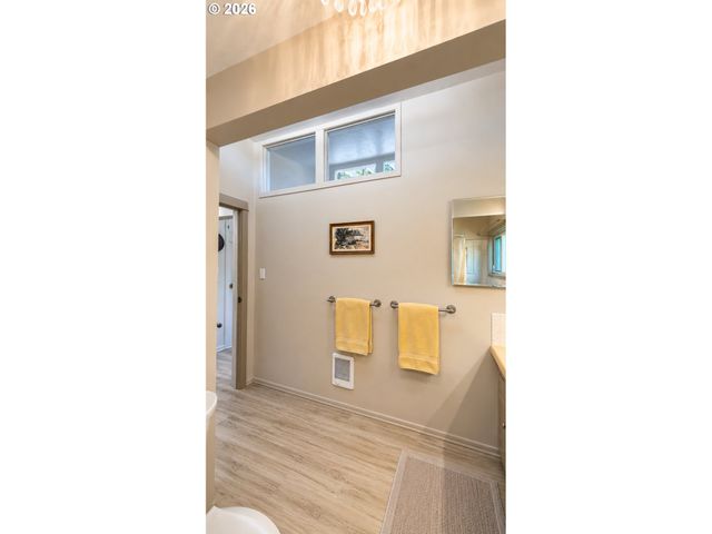 27777 SNYDER Rd, Junction City, OR 97448