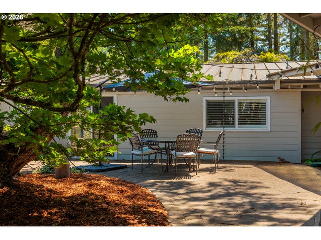27777 SNYDER Rd, Junction City, OR 97448