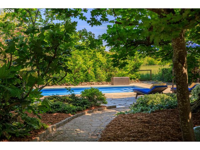 27777 SNYDER Rd, Junction City, OR 97448