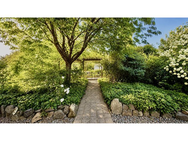 27777 SNYDER Rd, Junction City, OR 97448