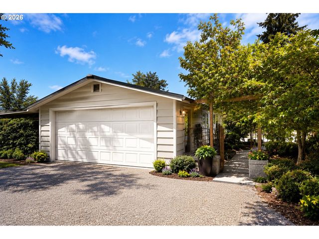 27777 SNYDER Rd, Junction City, OR 97448