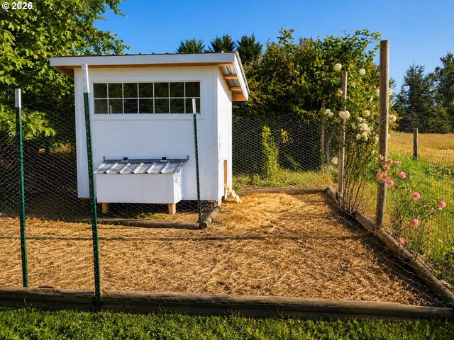 27777 SNYDER Rd, Junction City, OR 97448